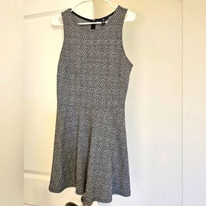 Gap Sleeveless dress mid length size Medium color black/white